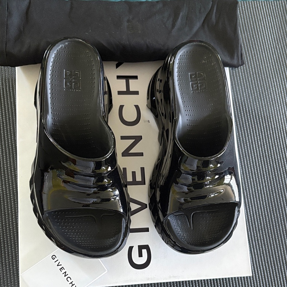 Givenchy Glossy Black Slides